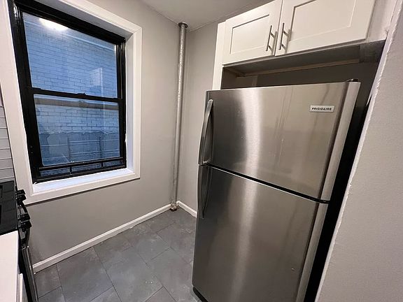 3rd image of 2643 Sedgwick Ave #27