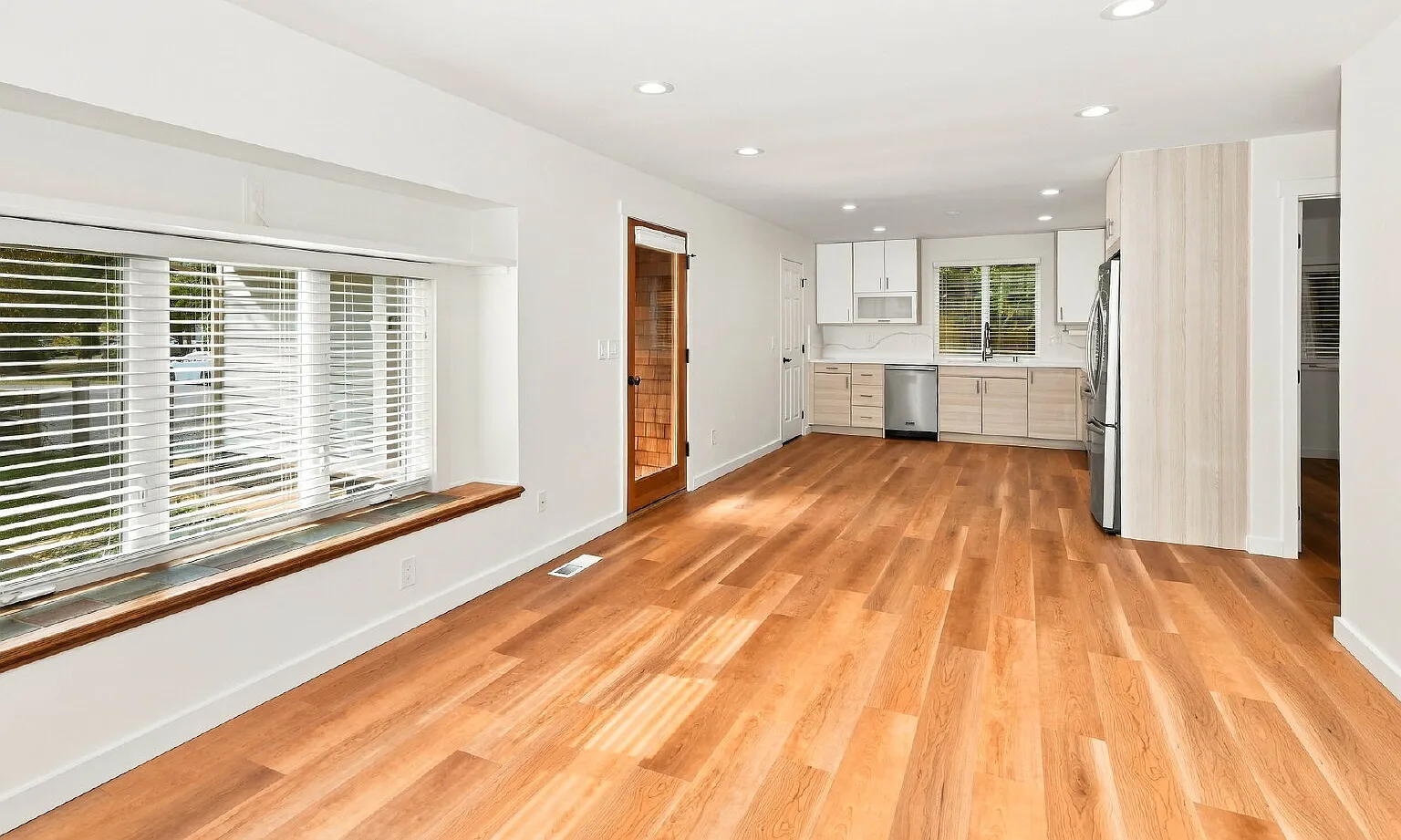 **Fully Remodeled Sammamish Home With Huge Fenced Yard Available Now For Rent — Photo 4