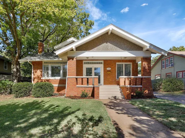 3226 E Country Club Pl, Wichita, KS 67208