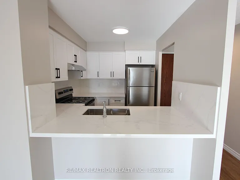 18 Pemberton Ave #Penthouse 01 — Photo 3