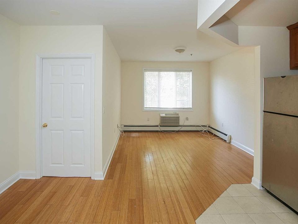 1st image of 13532 Coolidge Ave #4P