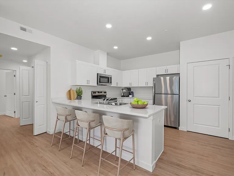 505 E Hawthorne Rd #304 — Photo 12