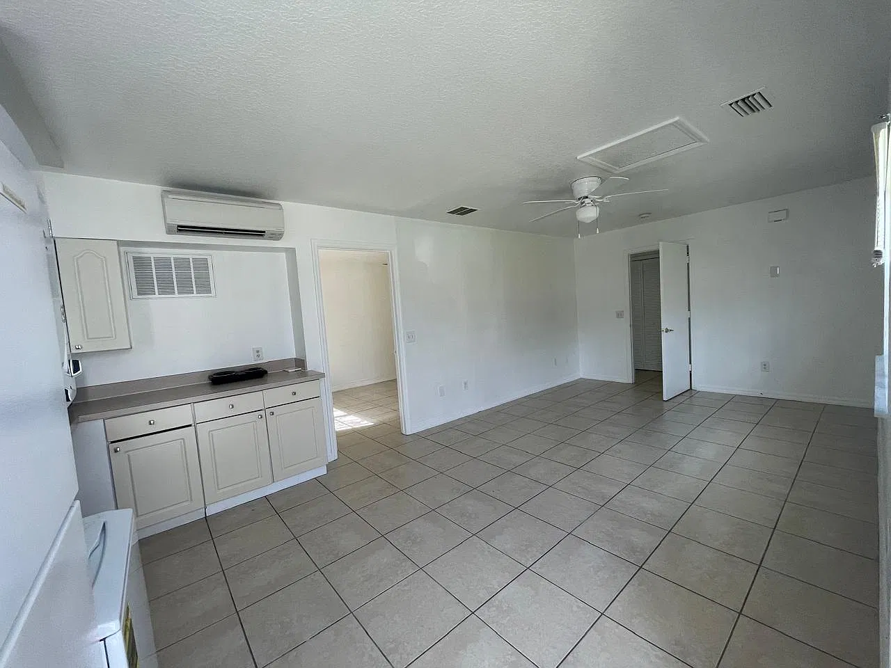 601 Washington Palm Loop - B — Photo 3