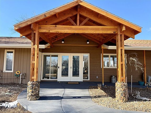 4th image of 2 Fairgrounds Rd