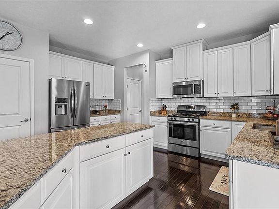 5th image of 101 Olivia Ave