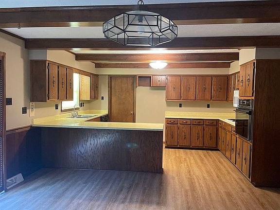 3rd image of 355 Upland Dr