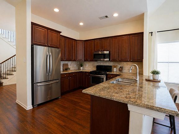 3rd image of 6047 Yale St