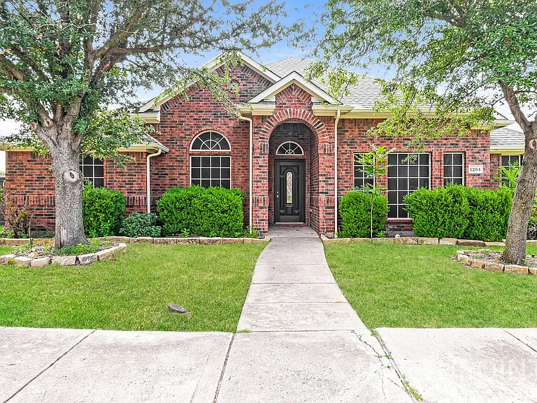 1204 Lost Valley Dr — Photo 1