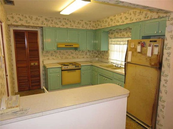 4th image of 8661 NW 15th Ct