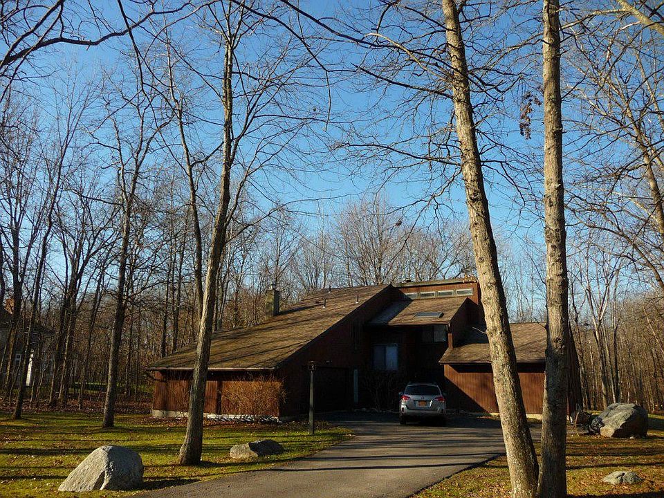 1st image of 34 Outlook Farm Dr