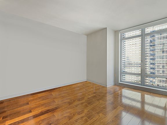 5th image of 2 Northside Piers APT 20N