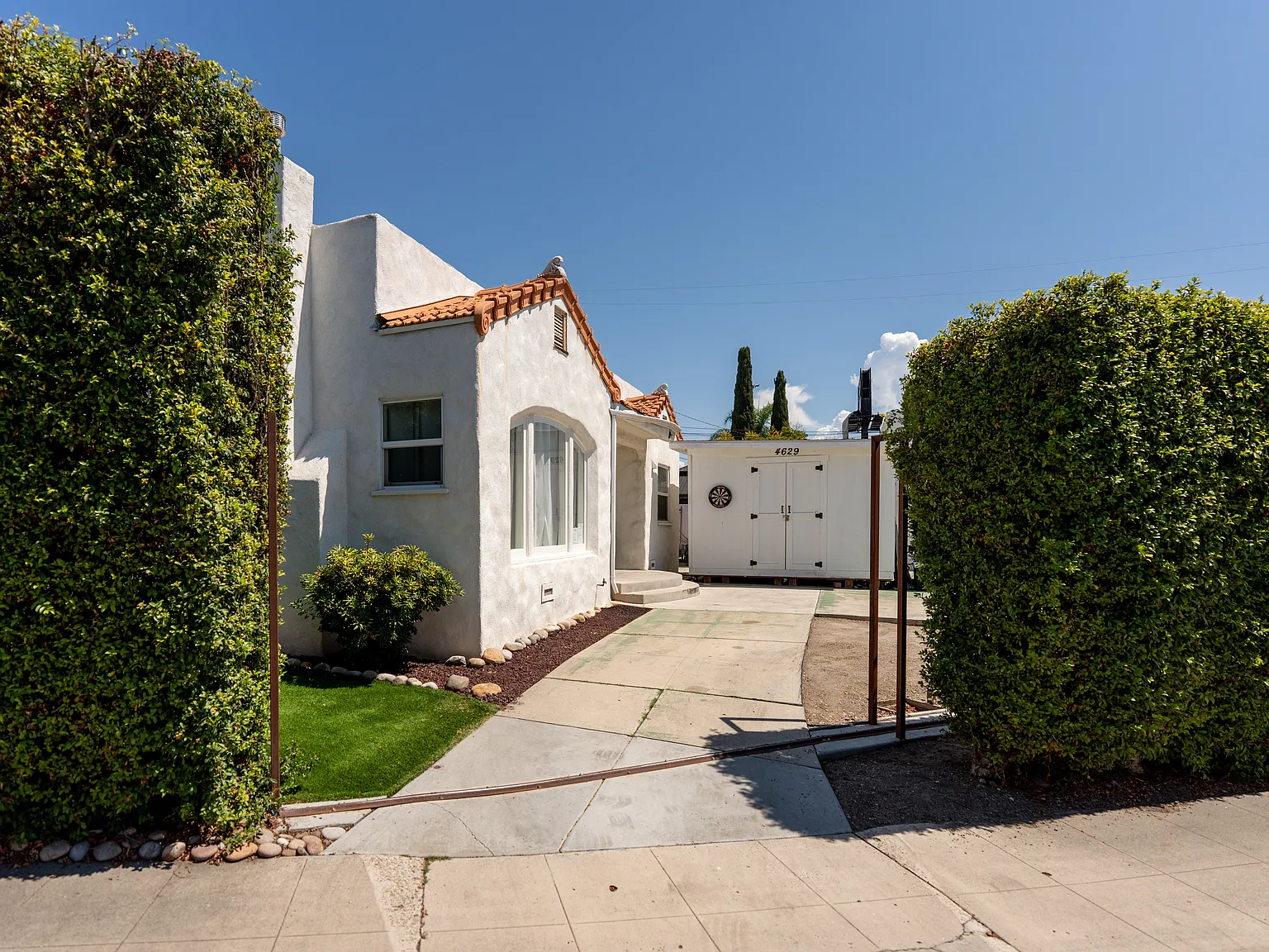 3 bed, 1100 sqft, $4,500 — Photo 3