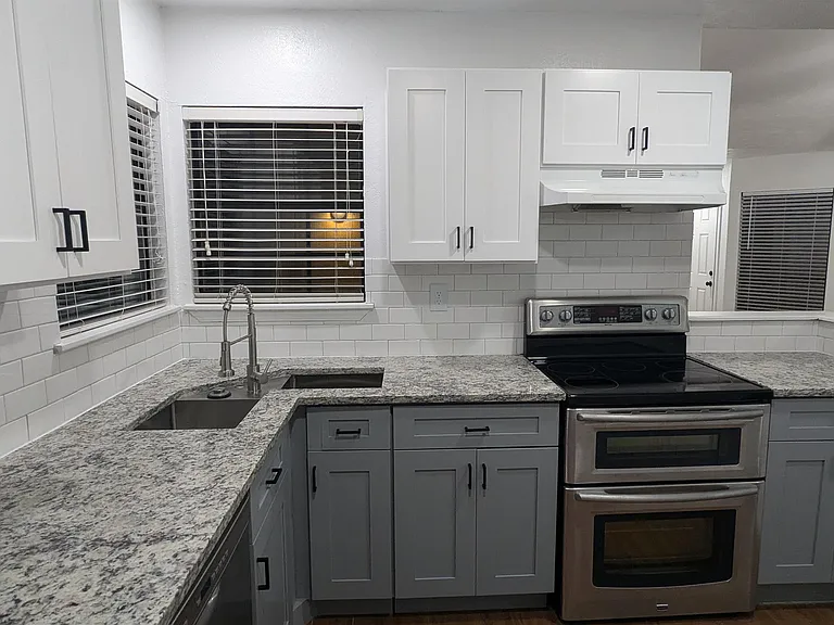 415 Liberty Pl — Photo 7