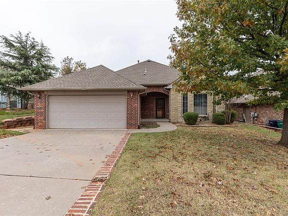 3rd image of 13920 Oxford Dr
