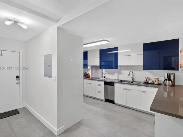 240 Galen Dr APT 207, Key Biscayne, FL 33149