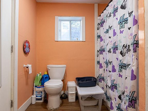 5th image of 609 S F St