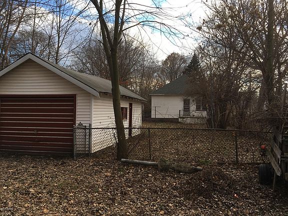 3rd image of 846 W Larch Ave