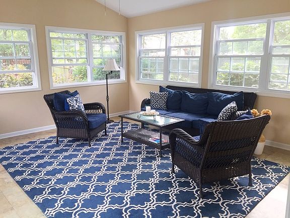 3rd image of 2272 Salisbury Dr
