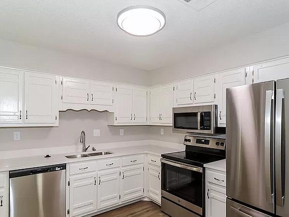 4th image of 6273 Star Valley Dr