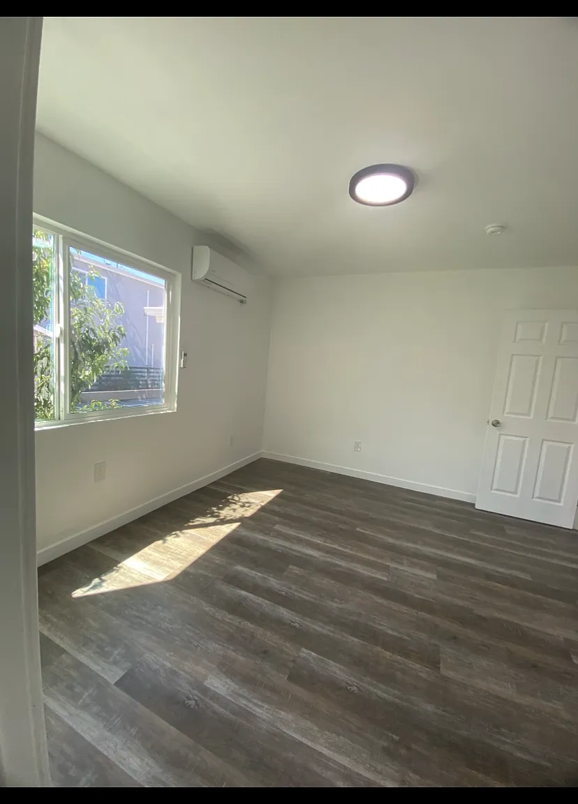3 bed, 900 sqft, $1,200 — Photo 4