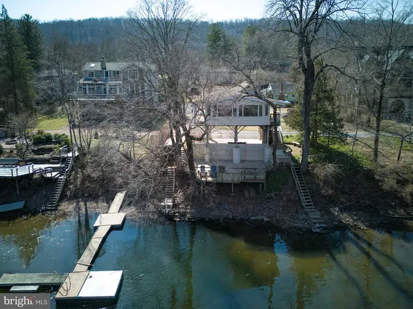 1827 Trails End Ln, Upper Black Eddy, PA 18972