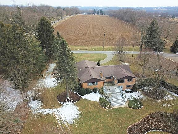 5th image of 375 Pres Vannes Dr