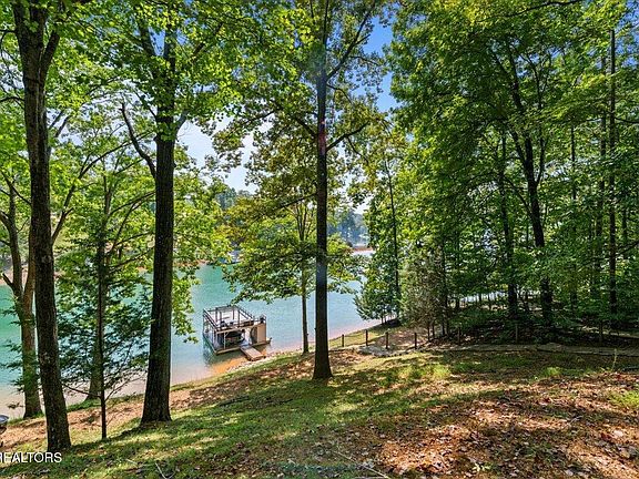 5th image of 241 Deer Run Cir