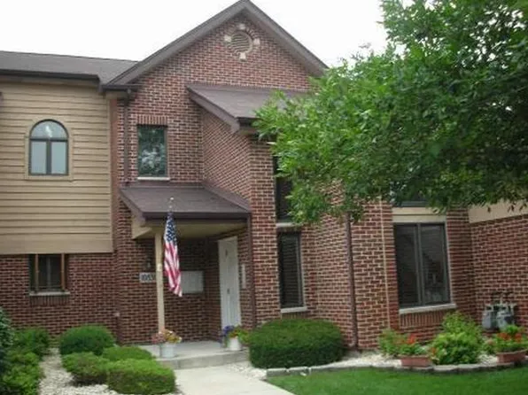 10830 Kathleen Ct APT D, Palos Hills, IL 60465