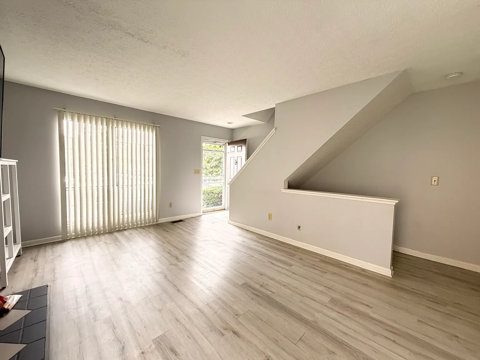2 bed, 1.5 bath, 1156 sqft, $1,480 — Photo 3