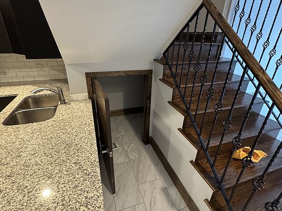 5th image of 24 Station St #208