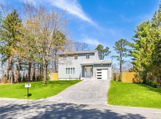 371 S River Rd, Calverton, NY 11933