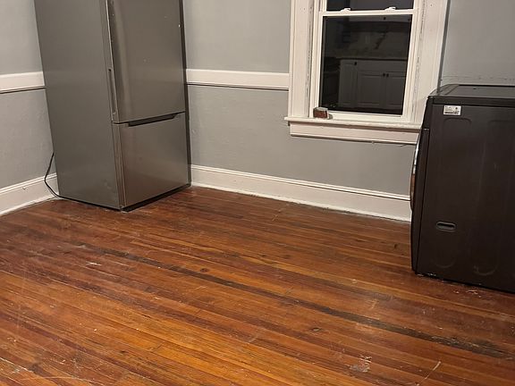 2nd image of 942 N Main Ave #2