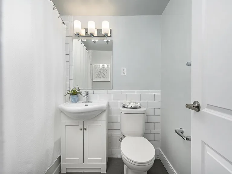 2050 Keele St — Photo 10