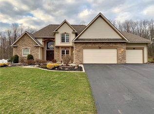 256 Cherry Creek Ln, Rochester, NY 14626