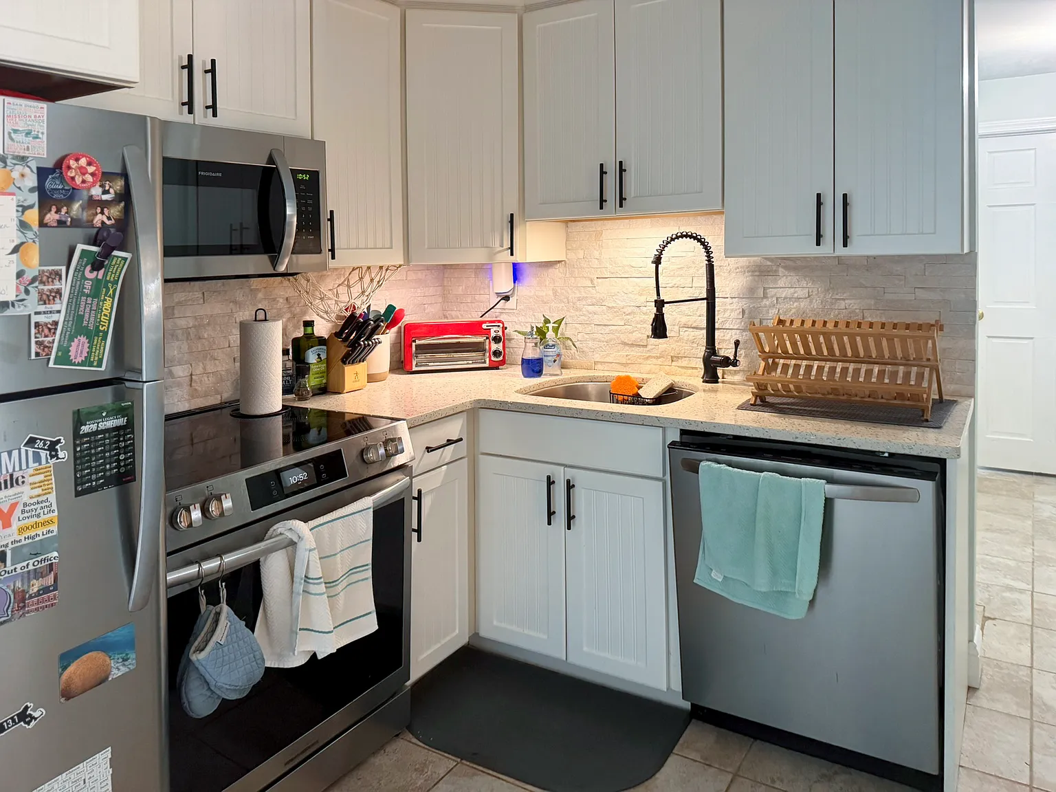 3 bed, 1155 sqft, $3,400 — Photo 3