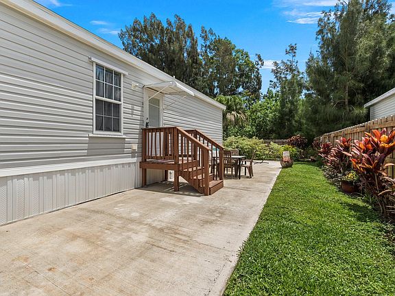 5th image of 8011 SE Skylark Avenue