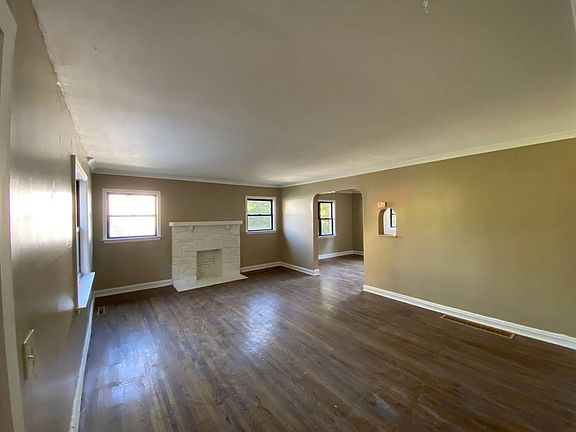 5th image of 913 Montrose Dr