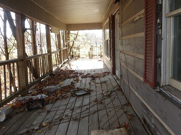 5th image of 325 Trinity Ln