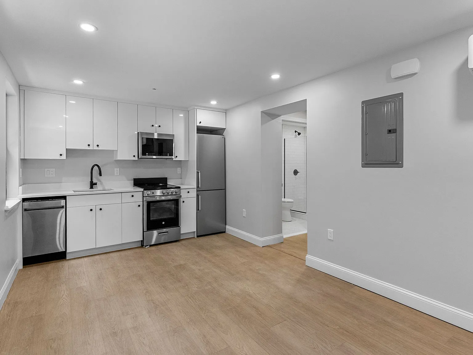 1 bed, 9999 sqft, $2,895 — Photo 2