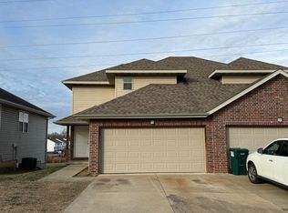 3363 S Hillcrest St, Springfield, MO 65807