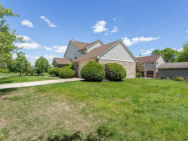 44741 Cherry Hill Rd — Photo 27
