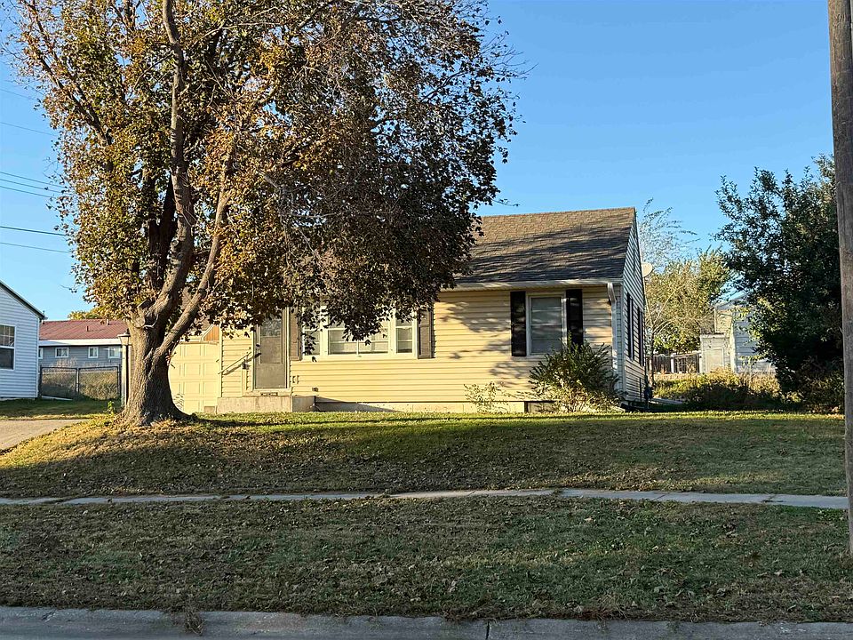 1st image of 1304 W Prospect Ave