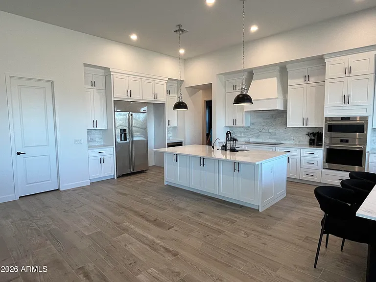 20255 W Highland Ave — Photo 3