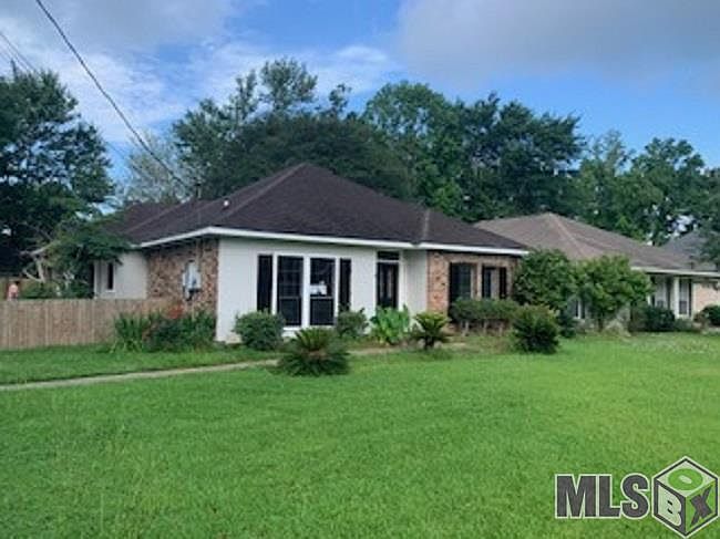 1st image of 18409 White Oak Dr