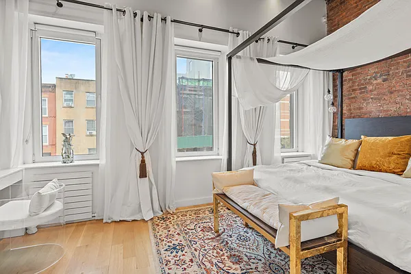 Sold by Compass | media 10