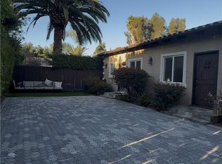 19617 Oxnard St, Tarzana, CA 91356