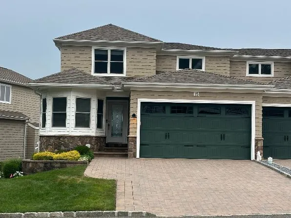 35 Theresa Lane, Port Jefferson, NY 11777