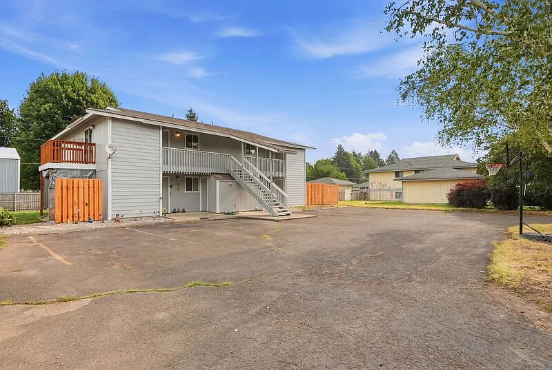 2 bed, 1.0 bath, $1,175 — Photo 2