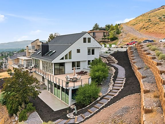 2nd image of 2558 S Scenic Dr E
