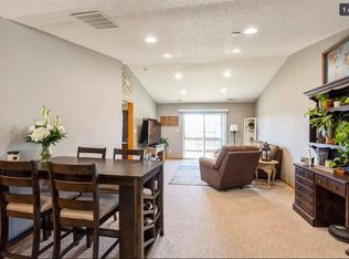 860 Magnolia Ln UNIT 5, Marion, IA 52302